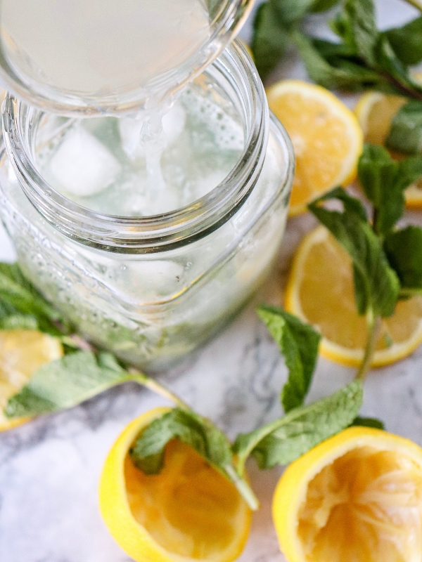 Add-the-club-soda-as-one-of-Lemon-Mojito-Mocktail-Recipe
