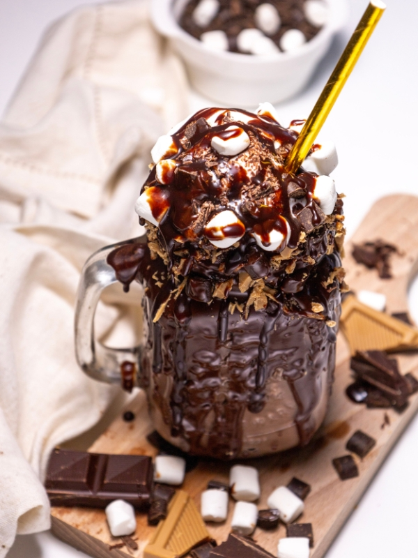 Garnish-as-one-of-Chocolate-Freak-shake-Recipe