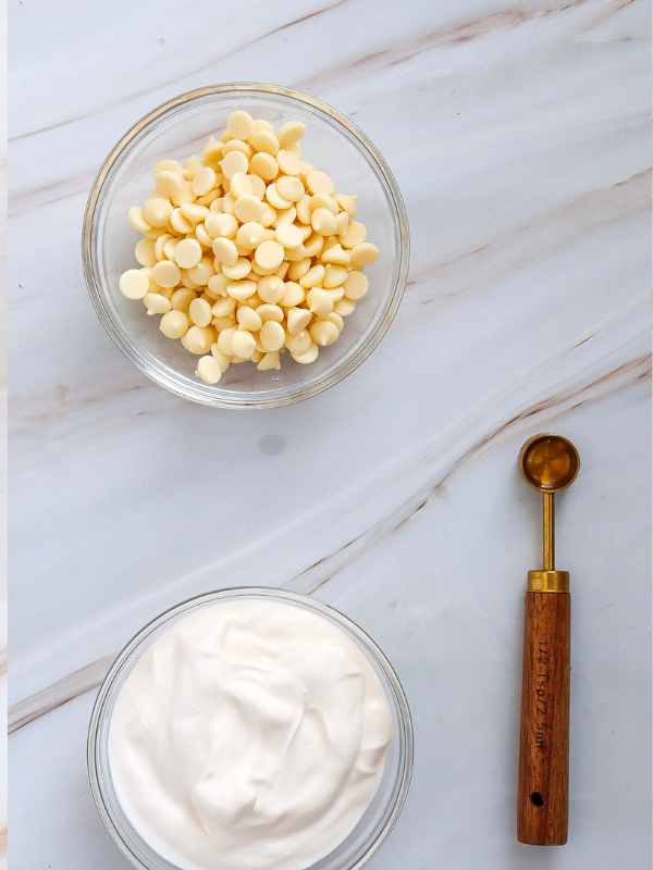 Iced-White-Chocolate-Mocha-Ingredients