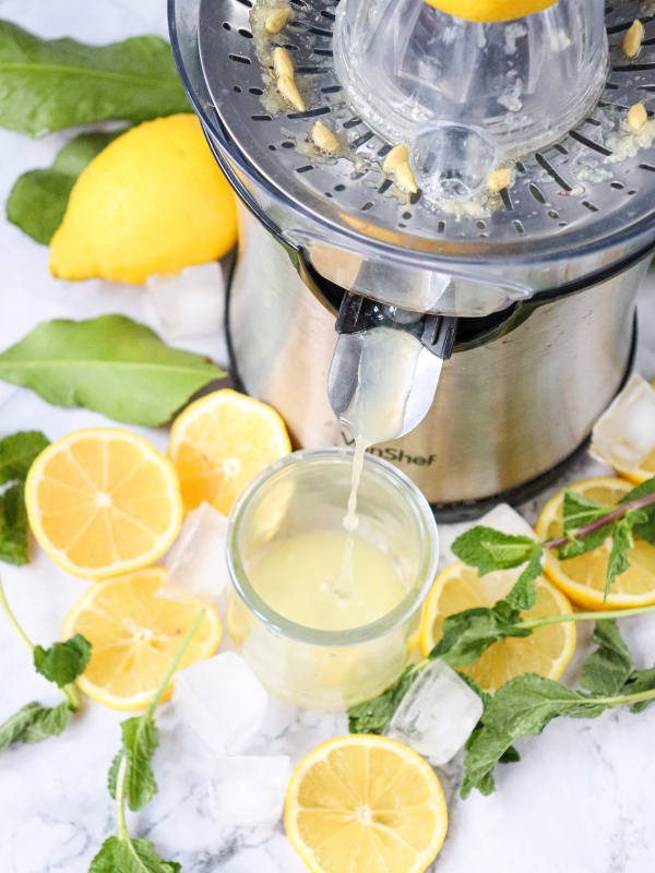 Juice-the-Lemon-as-one-of-Lemon-Mojito-Mocktail-Recipe