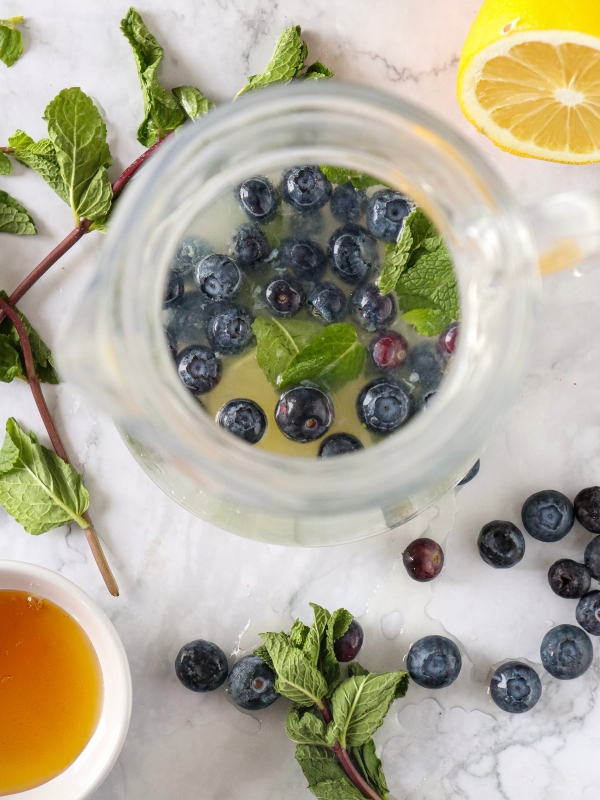 Muddle-the-Blackberries-and-mint-leaves