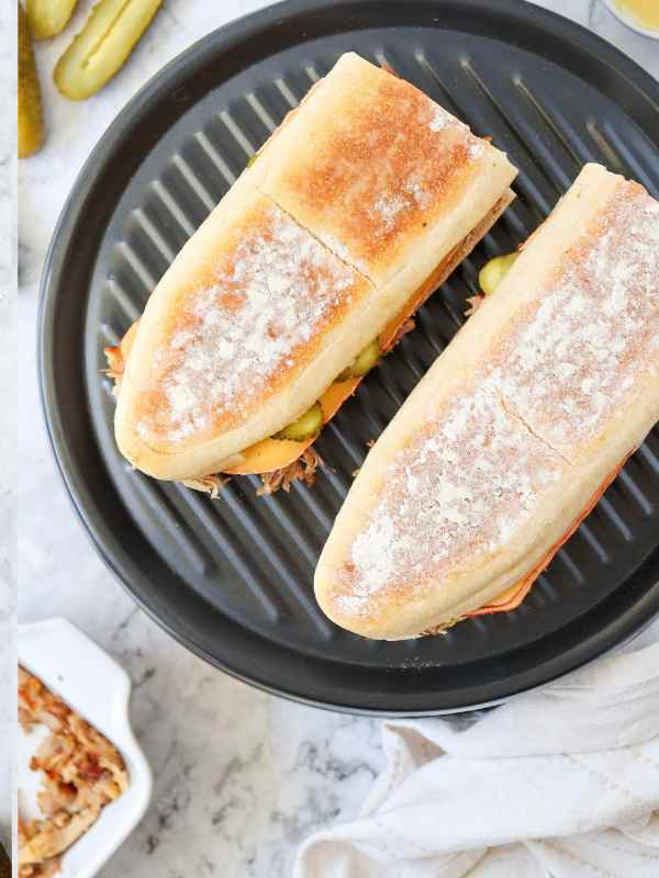  Place-the-other-half-of-the-bread-on-top