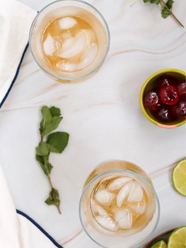 mix-the-Drink-with-ice-cubes-in-a-glass-Shirley-Temple-Mocktail-Recipe