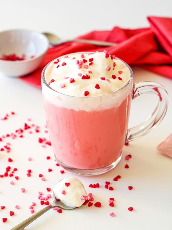 Red-Velvet-Chocolate-into-Mugs