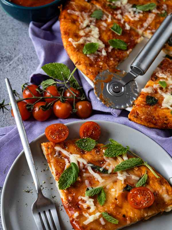 Simple-Tips-for-a-Delicious-Homemade-Margherita-Pizza