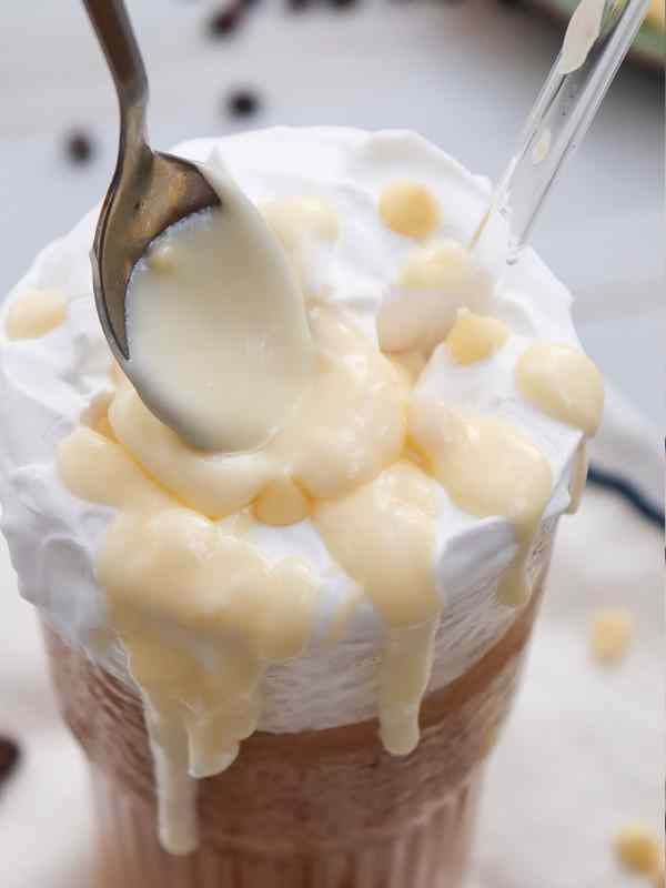 Ways-to-Enjoy-Your-Iced-White-Chocolate-Mocha