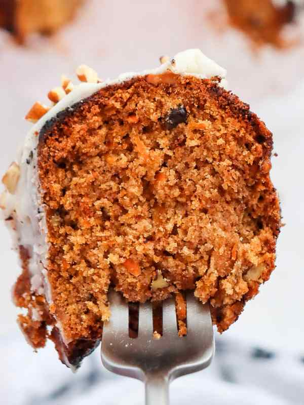 bake-the-Carrot-Cinnamon-Bundt-Cake