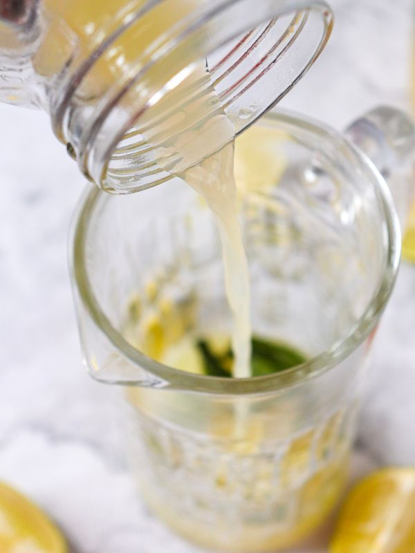 muddle-the-mint-and-add-lime-juice-as-one-of-Classical-Virgin-Mojito-Mocktail-Recipe