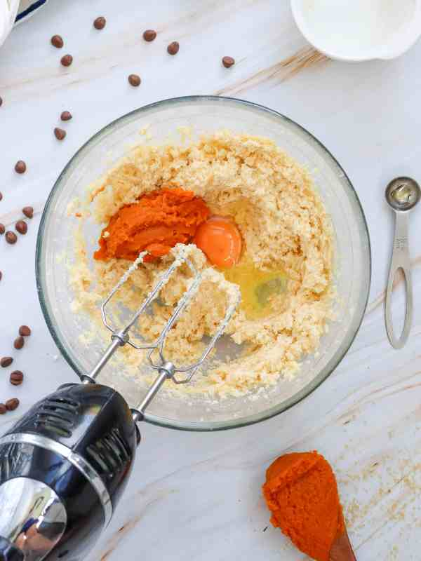 Mix-in-the-Pumpkin-and-Egg