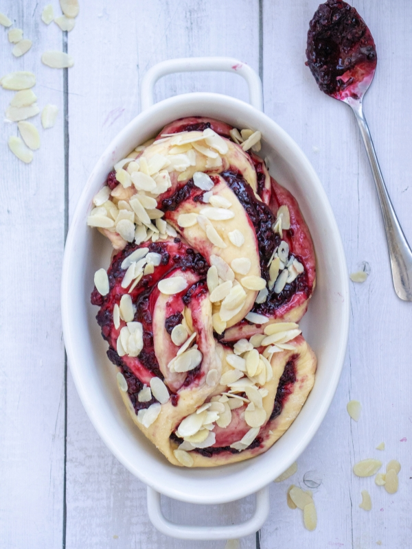 Sprinkle-sliced-almonds