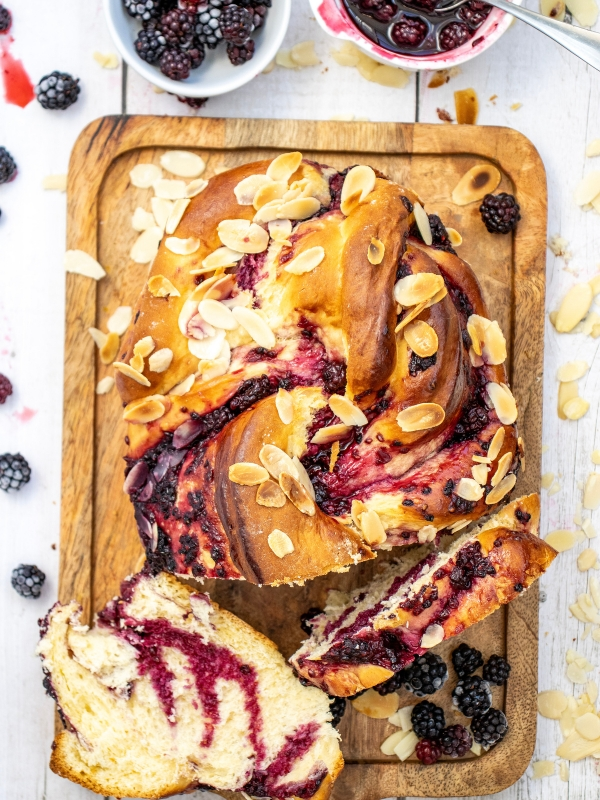 Sweet-Blackberry-Swirl-Bread-with-Almond-Flakes-recipe