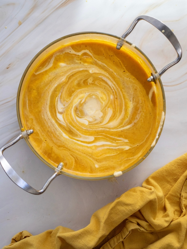 Add-the-Cream-to-the-sauce