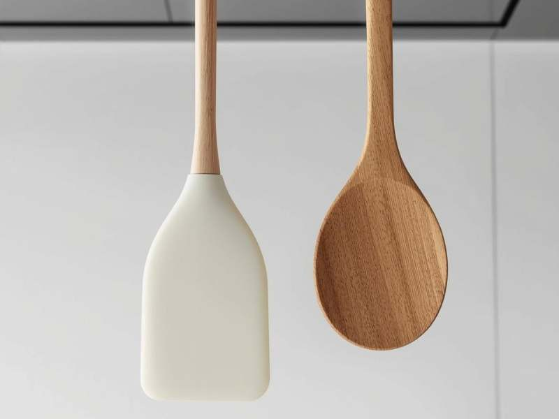 Silicon spatula and wooden spoon